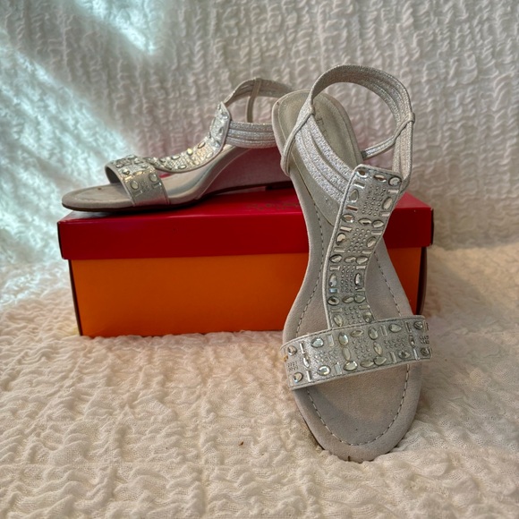 NWT! New York Transit Frolic wedge sandals! - Picture 1 of 5